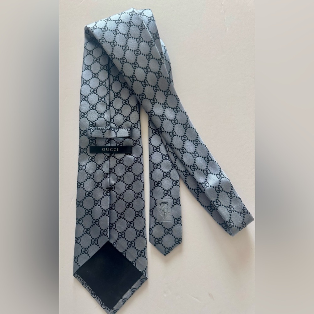 Gucci Stylish Light Blue/Silver-ish Logo Tie